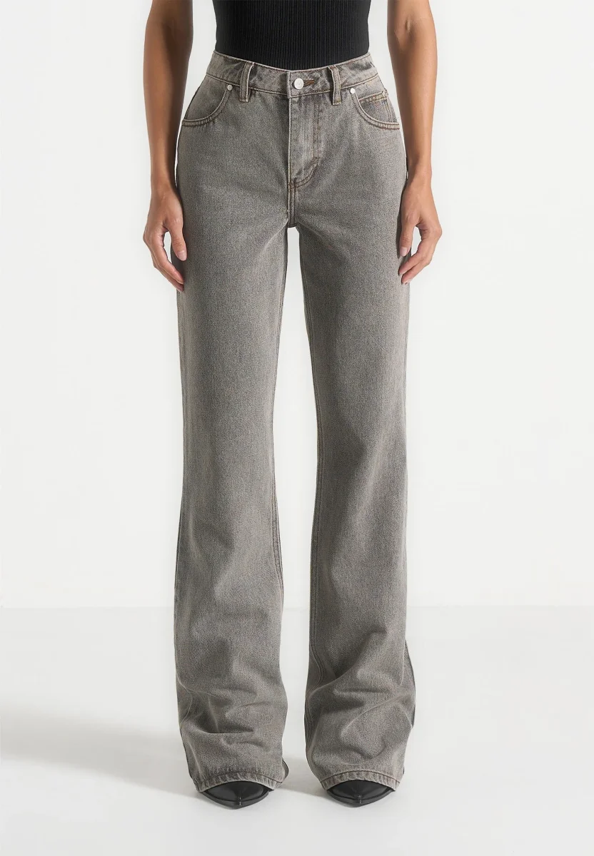 Abbie – Stacked Fit And Flare Jeans – Light Grey
