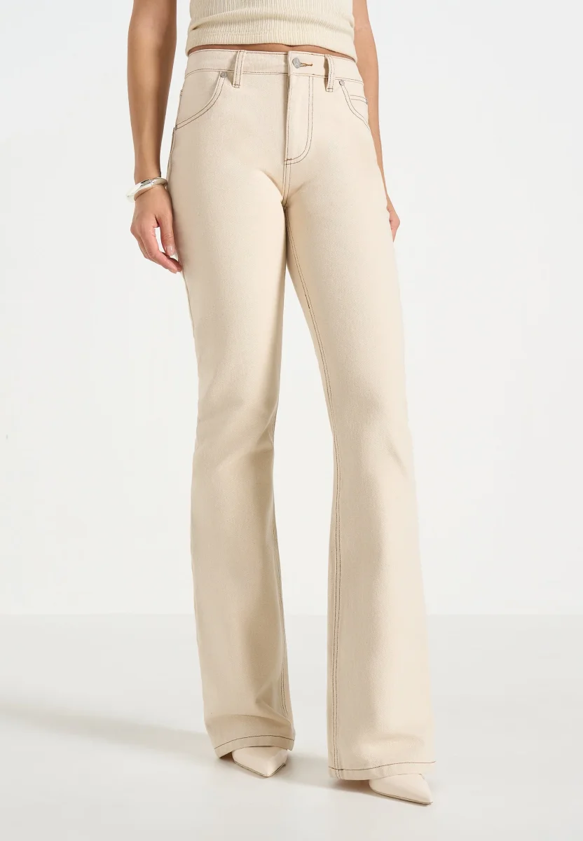 Abbie – Stacked Fit And Flare Jeans – Cream